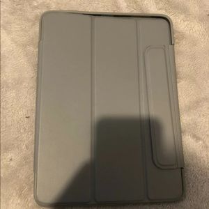 iPad Pro 2nd Gen 11inch OtterBox case